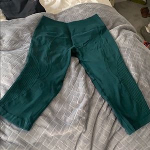 Green lululemon crop leggings